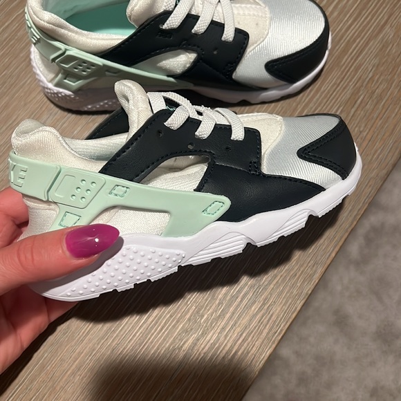 NEW Nike huarache Walker size 9. White sea foam black - Picture 4 of 7